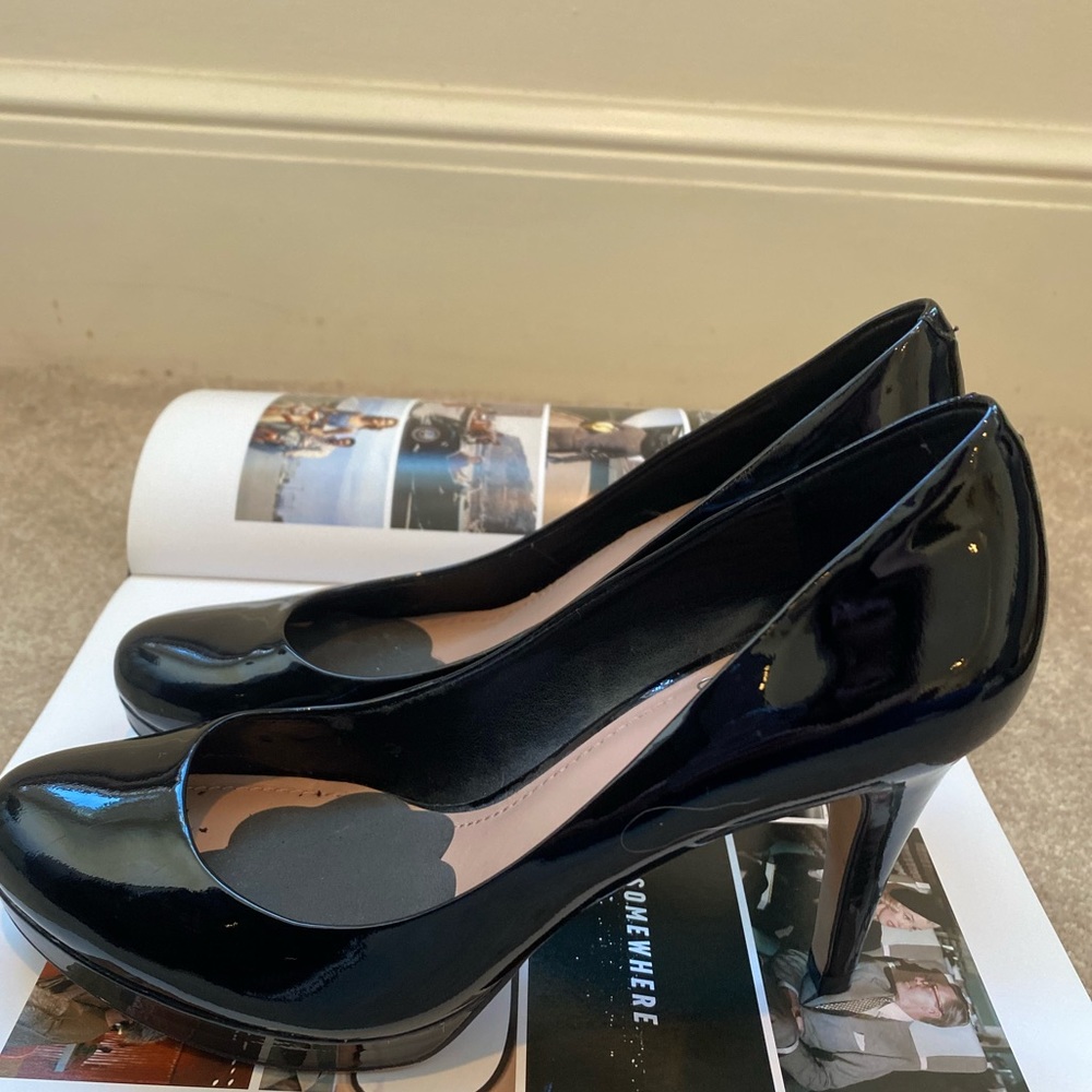 Vincent camuto black rounded heels 6 1/2